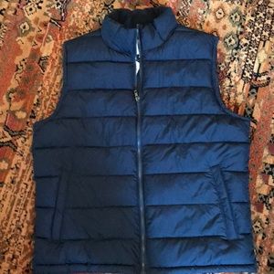 NWT Gap Men’s Poly Fill zip front vest size M